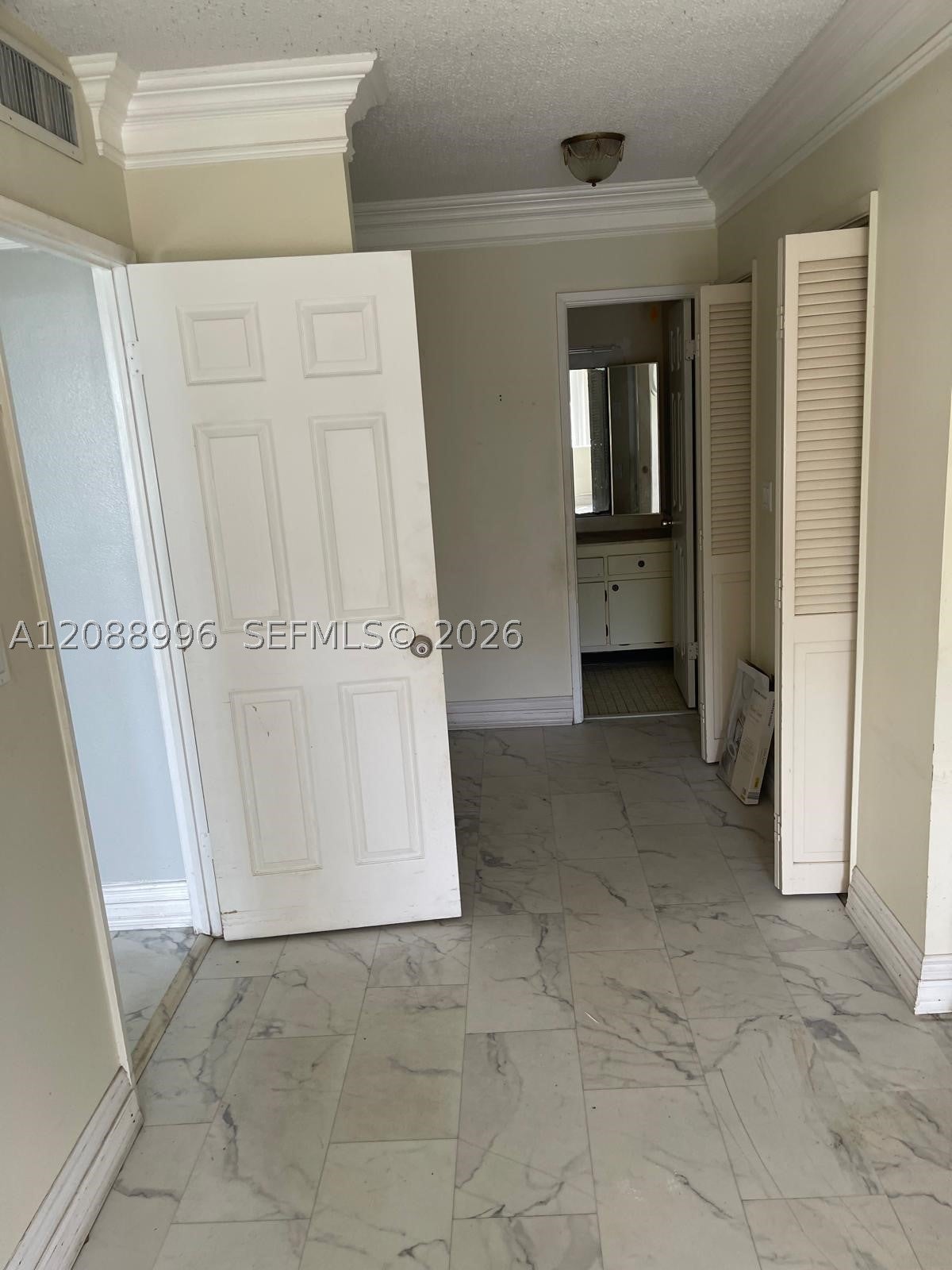 4200 Hillcrest Dr 401