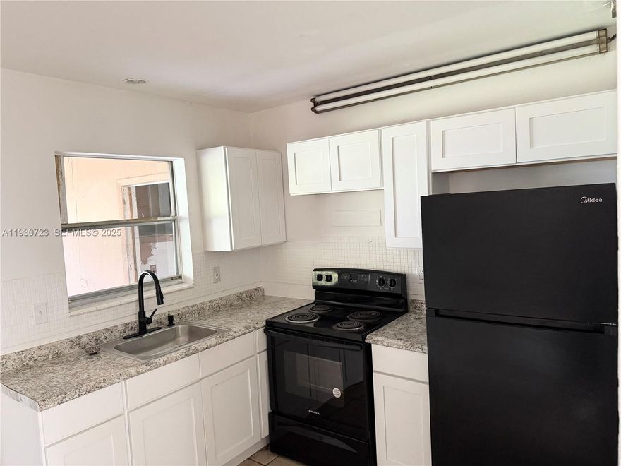 Freshly renovated 2-bedroom, 1-bath duplex located in a quiet neighborhood in
Lauderhill, FL. This single-level ground floor unit offers spacious living, modern updates, and
essential comforts for an easy move-in!