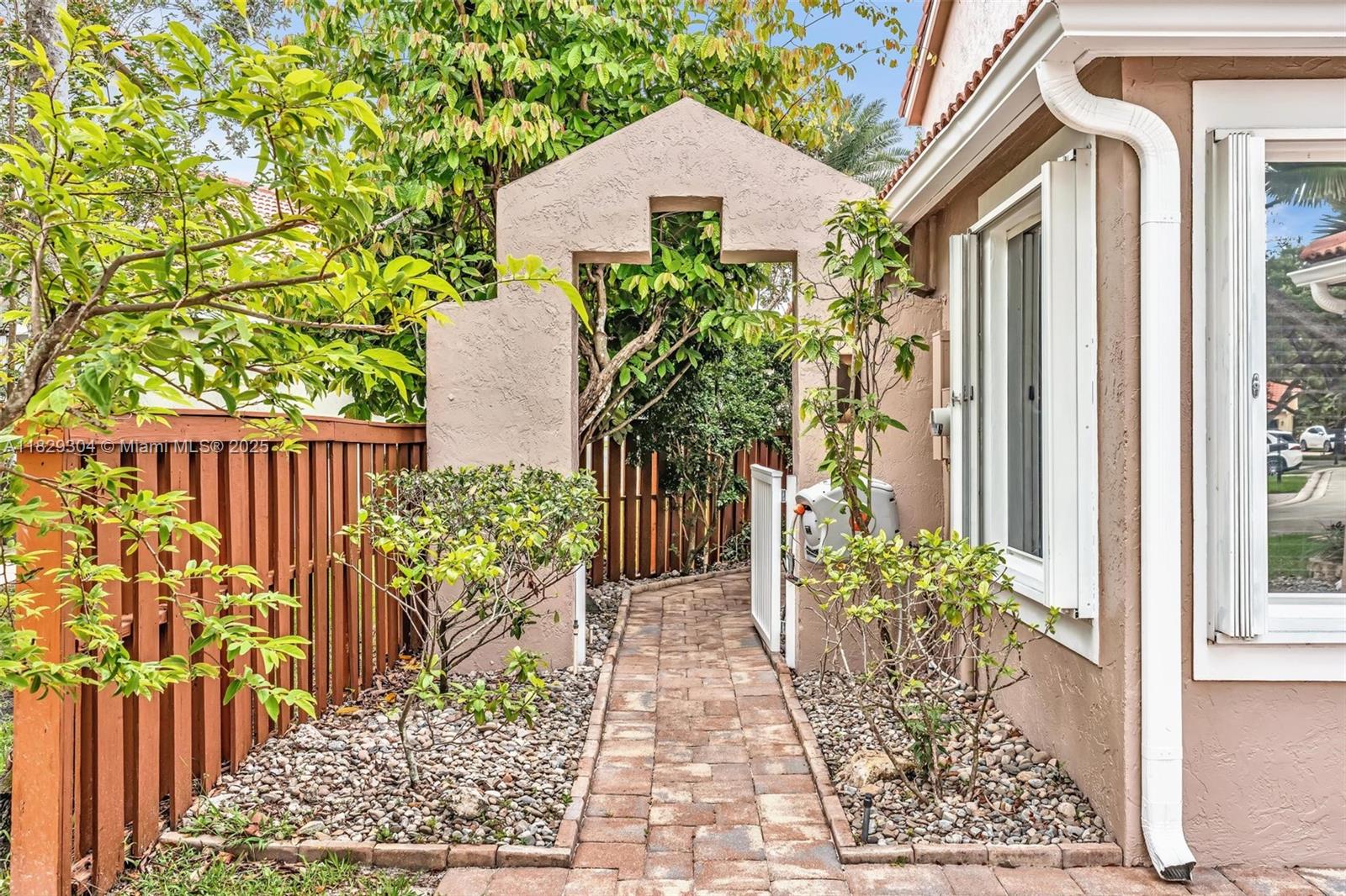 321 NW 100th Ave, Plantation, FL, 33324/$695,000 3 321 NW 100th Ave
