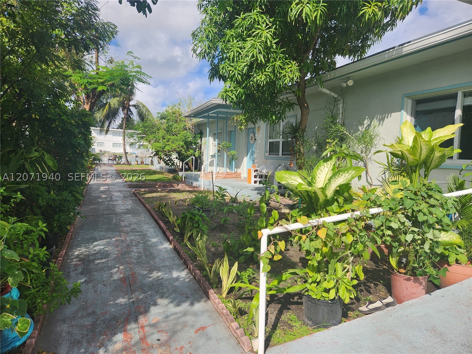 1239 Marseille Dr 4