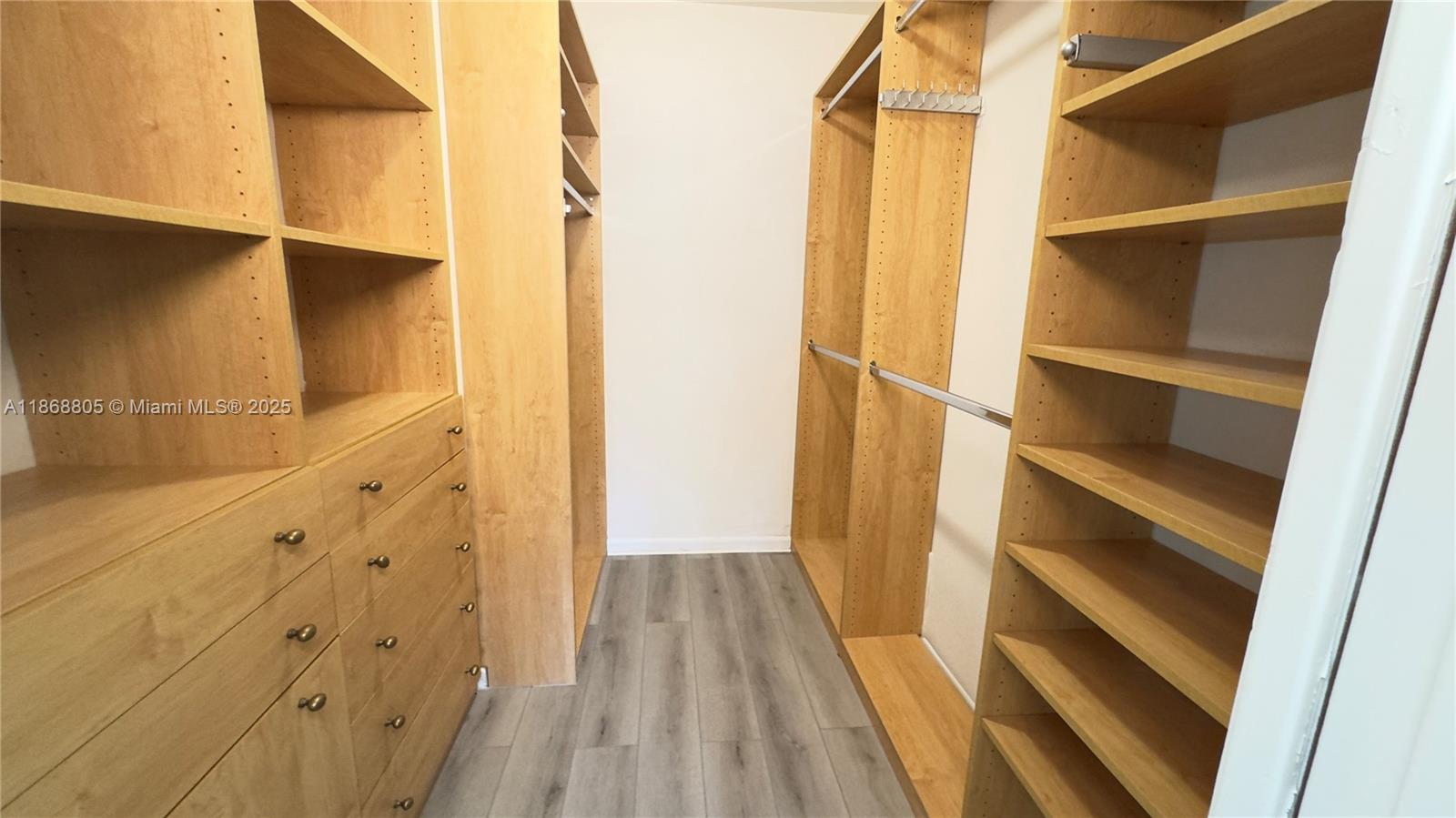 JENADA ISLE - Residential Lease