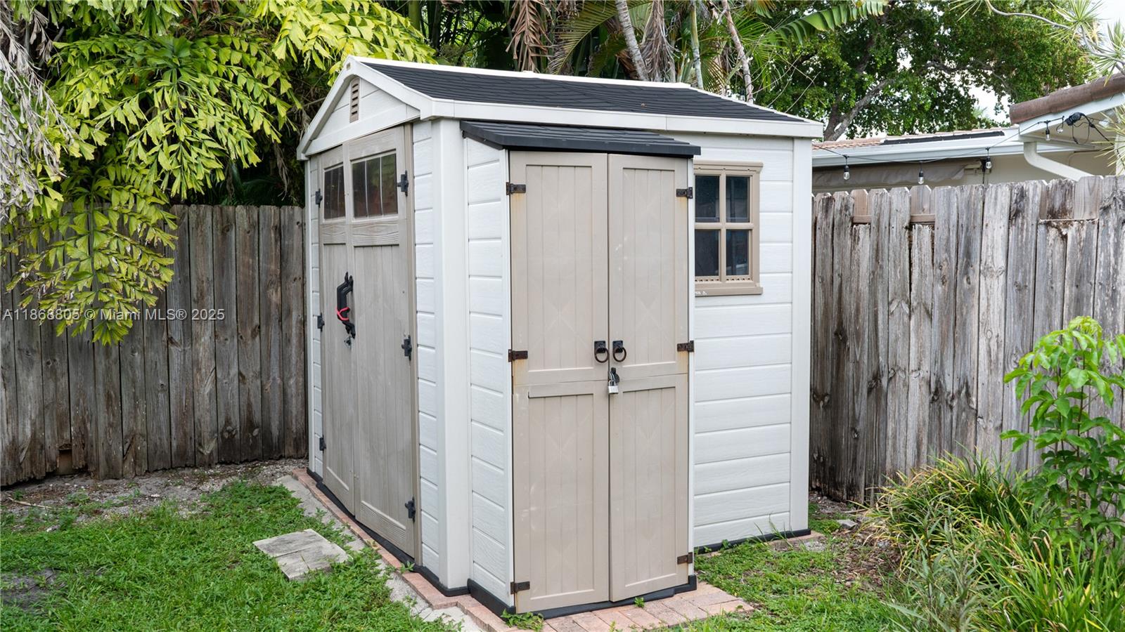 JENADA ISLE - Residential Lease