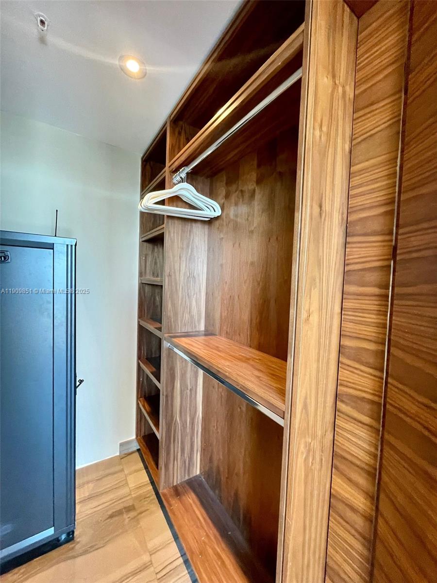 MINT CONDOMINIUM - Residential Lease