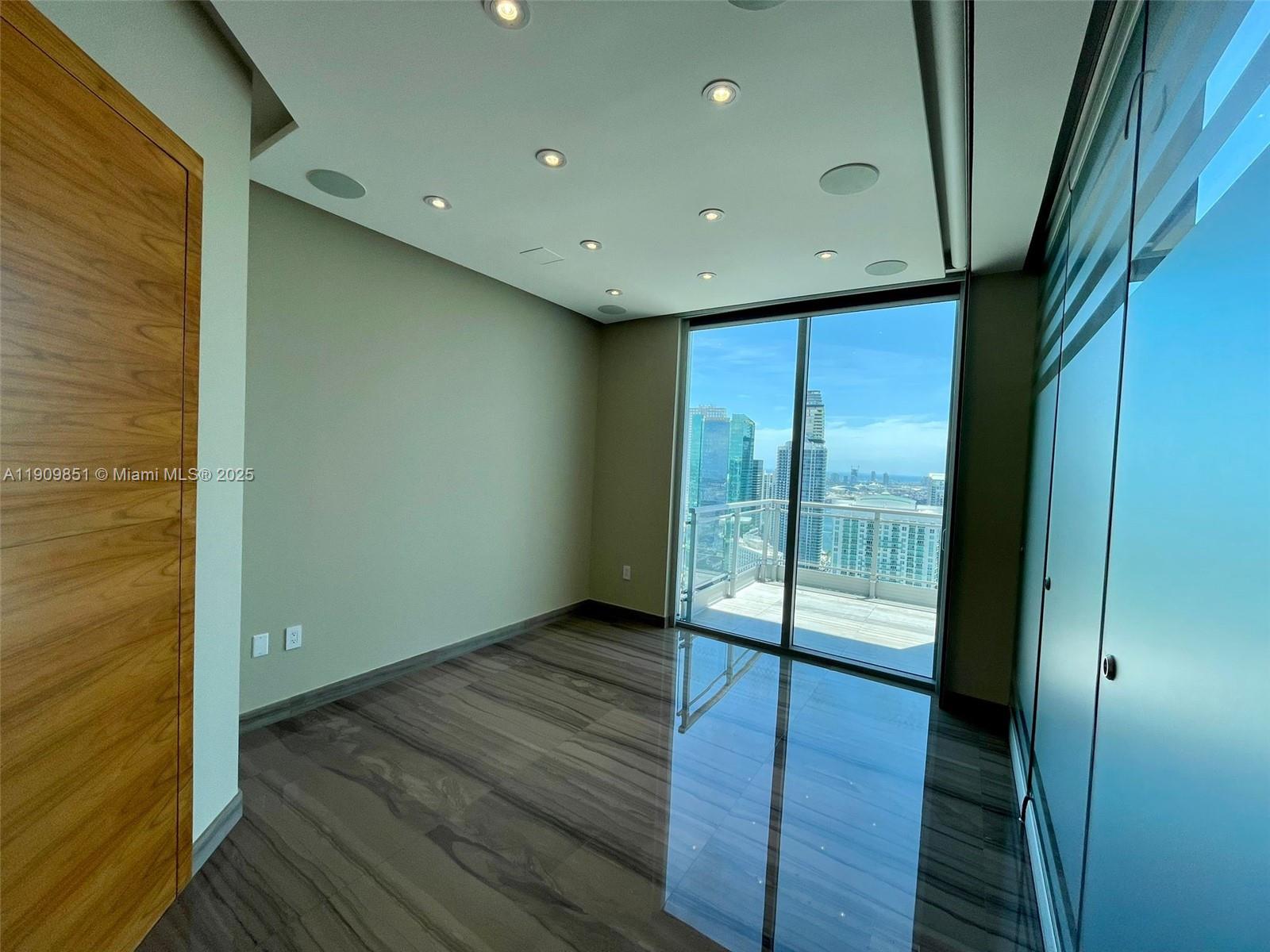 MINT CONDOMINIUM - Residential Lease