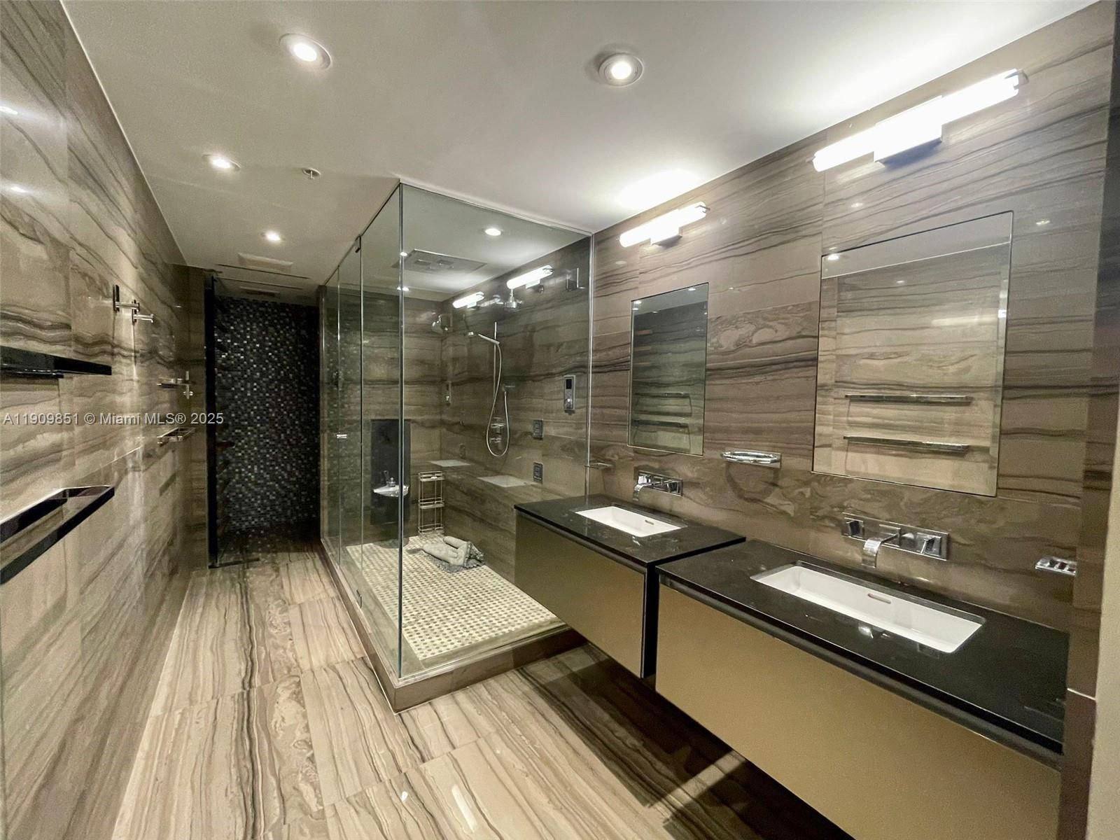 MINT CONDOMINIUM - Residential Lease