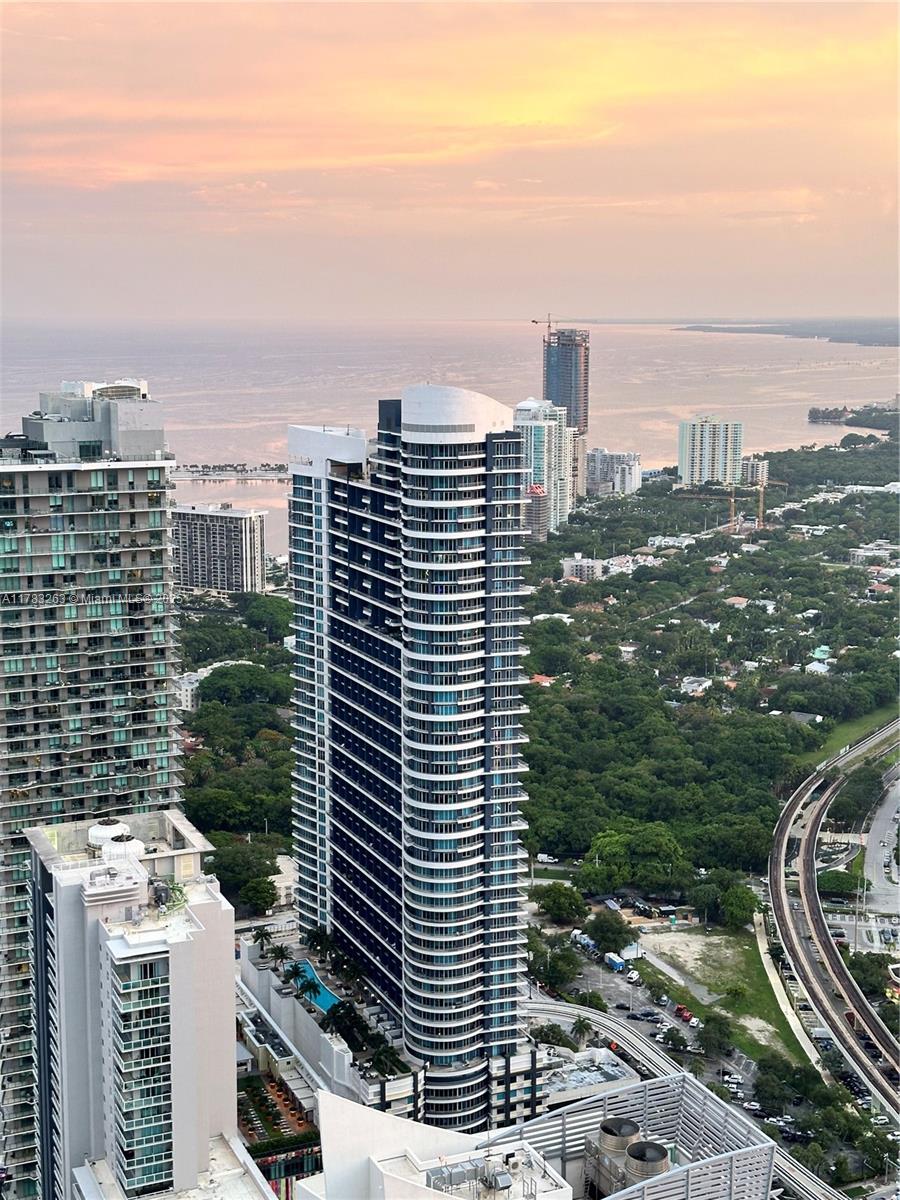 60 Sw 13th St 2807, Miami, Broward County, Florida - 1 Bedrooms  
2 Bathrooms - 