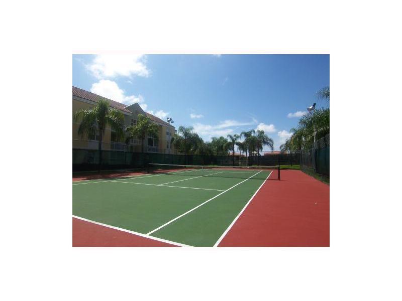 LE CLUB AT OLD CUTLER CON - Residential Lease