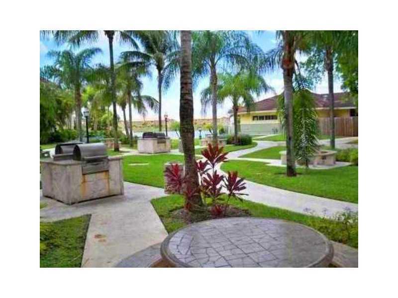 LE CLUB AT OLD CUTLER CON - Residential Lease