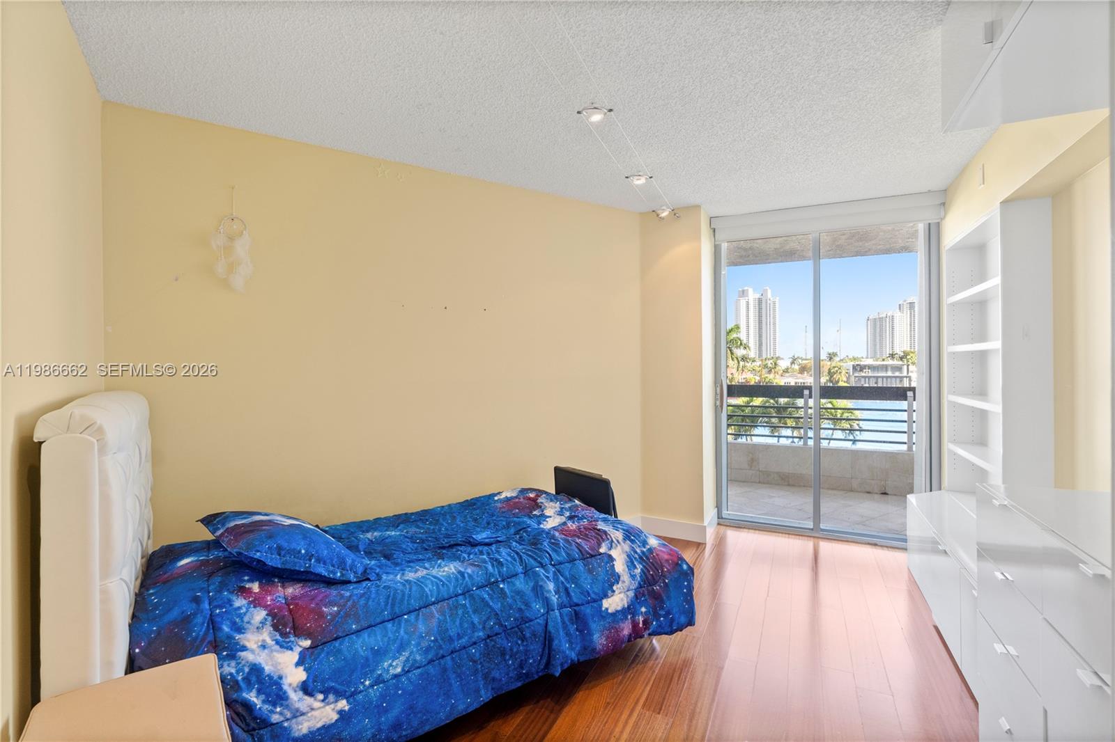 MYSTIC POINTE CONDO NO TH - Residential Lease