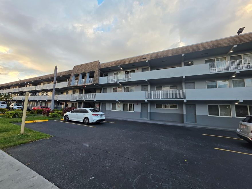 Excellent Location!
 Sweetwater, Miami-Dade enjoys a superb location just minutes from Florida International University (FIU), Dolphin Mall, International Mall, and major highways.
Close to Miami International Airport, schools, restaurants, and shopping centers, it offers unmatched convenience and connectivity.
The area’s strong rental demand and urban growth make it a smart investment opportunity with great potential for value appreciation and steady returns.