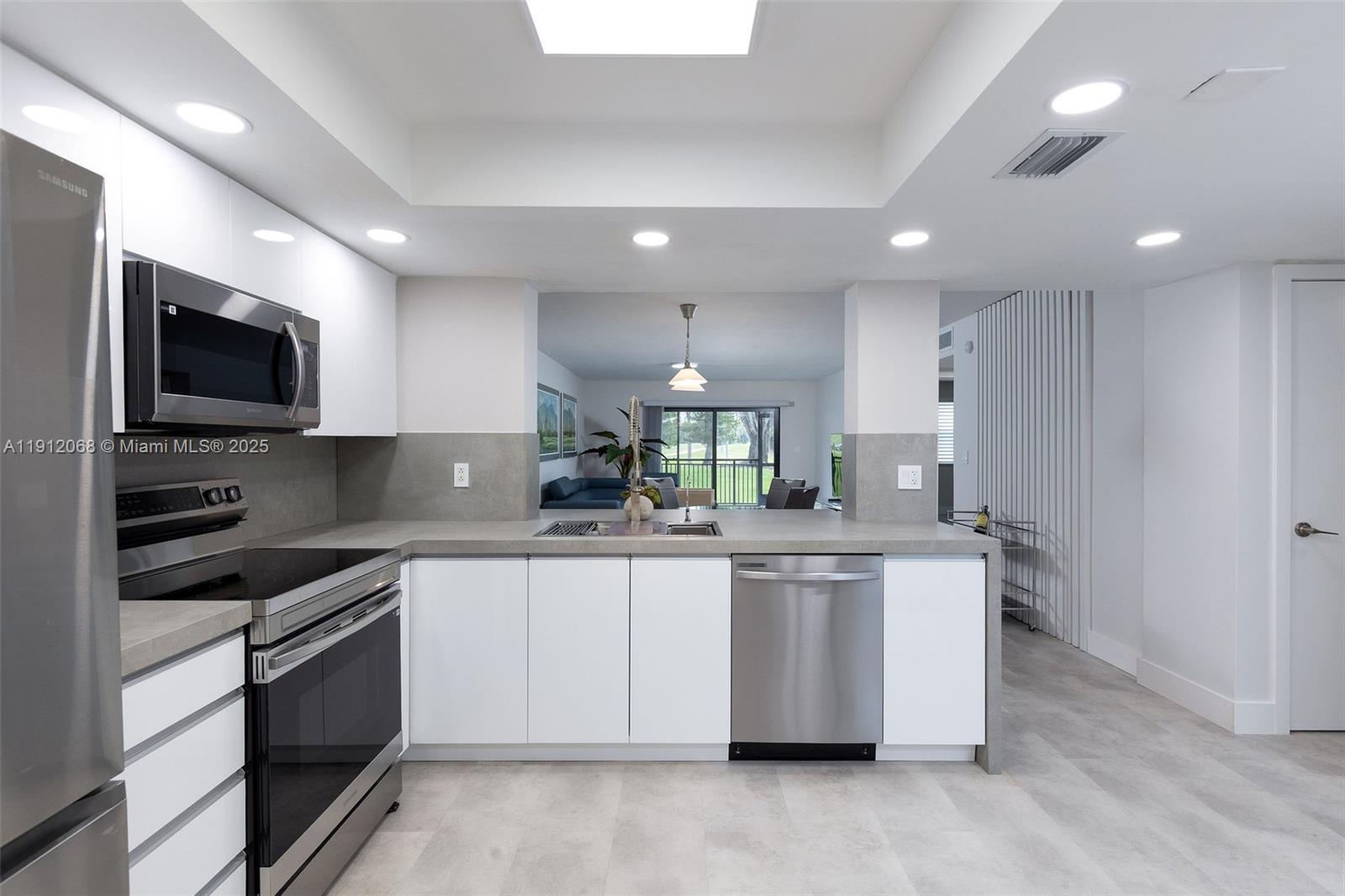 FAIRWAYS AT BONAVENTURE C - Residential Lease