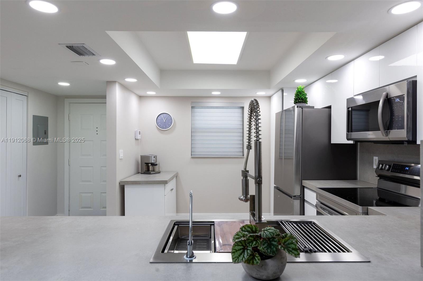 FAIRWAYS AT BONAVENTURE C - Residential Lease