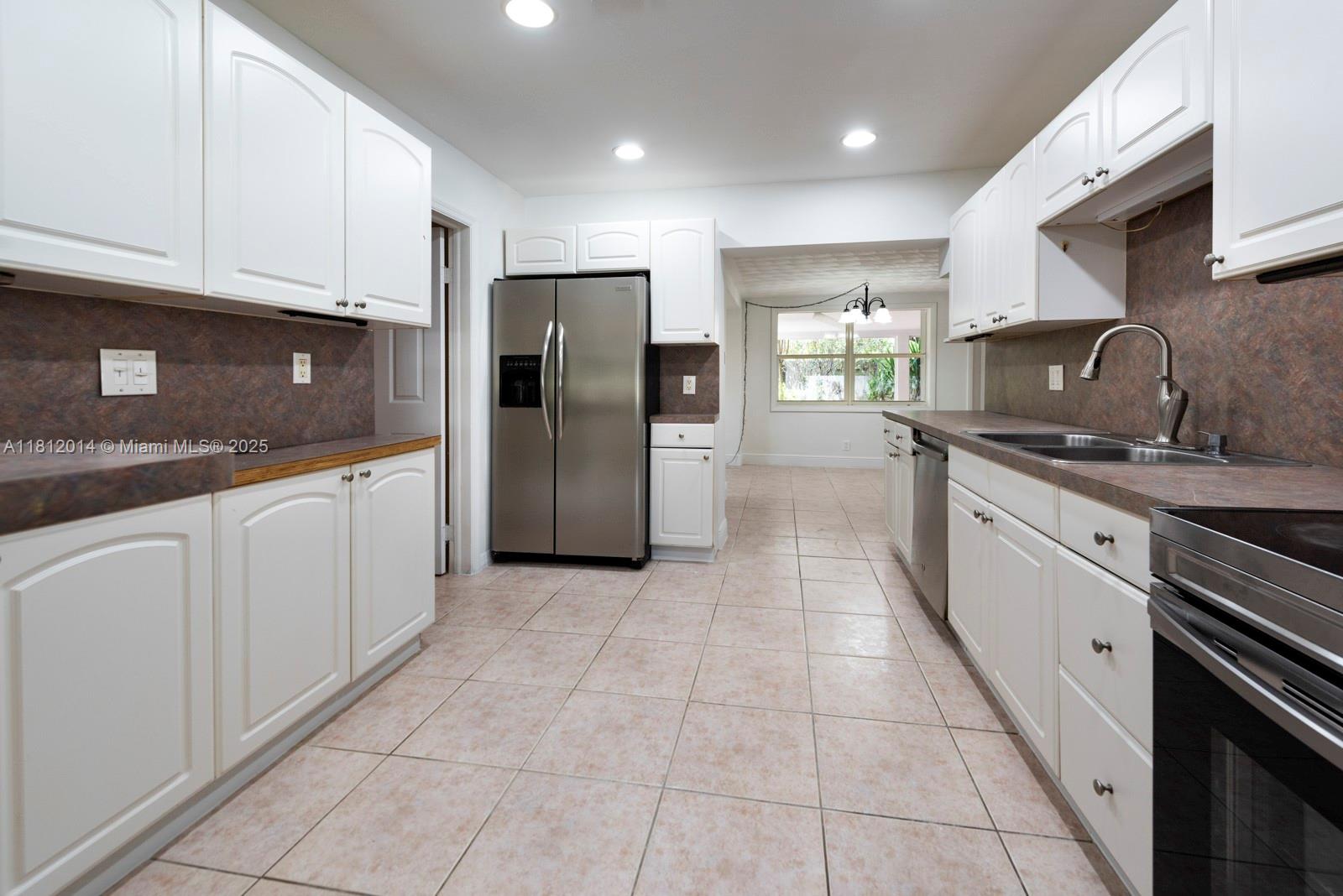 4600 NE 3rd Ave, Fort Lauderdale, FL, 33334/$499,000 2 4600 NE 3rd Ave