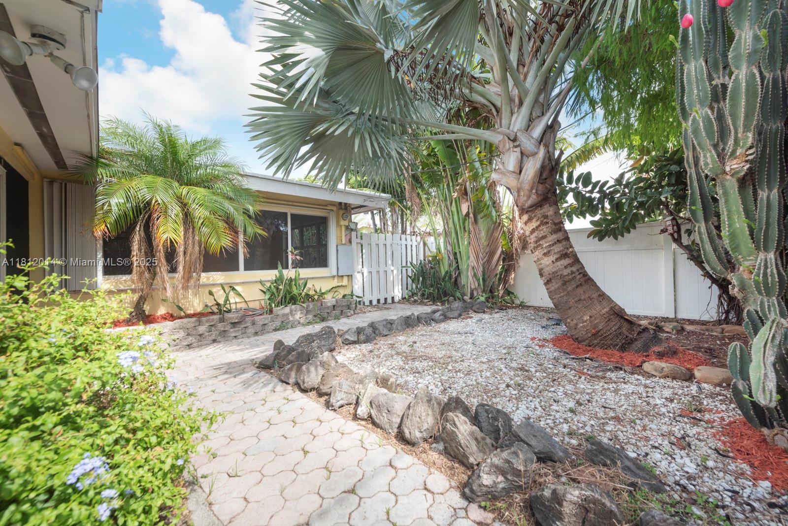 4600 NE 3rd Ave, Fort Lauderdale, FL, 33334/$499,000 4 4600 NE 3rd Ave
