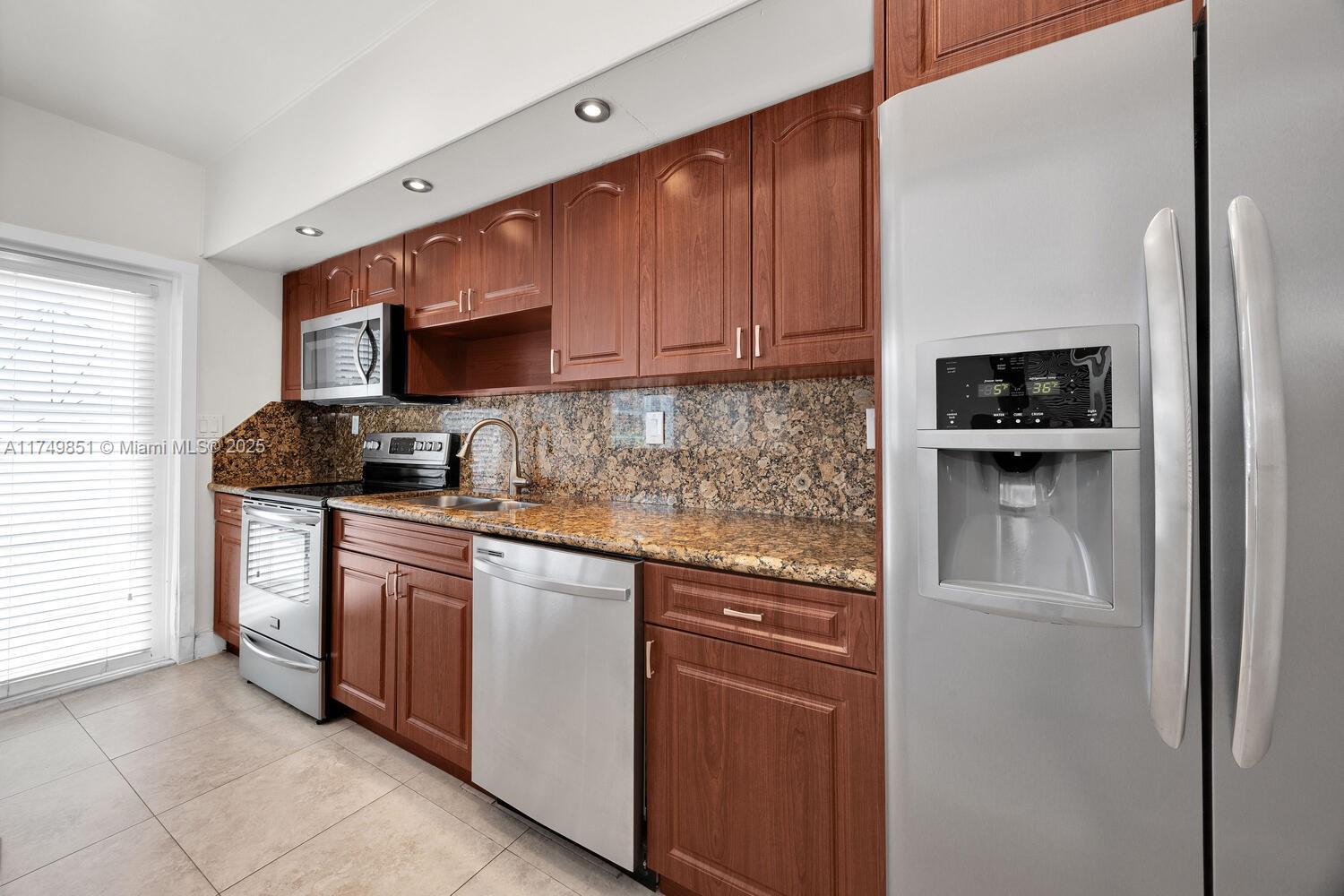 FOUNTAINVIEW MANOR CONDO - Residential Lease