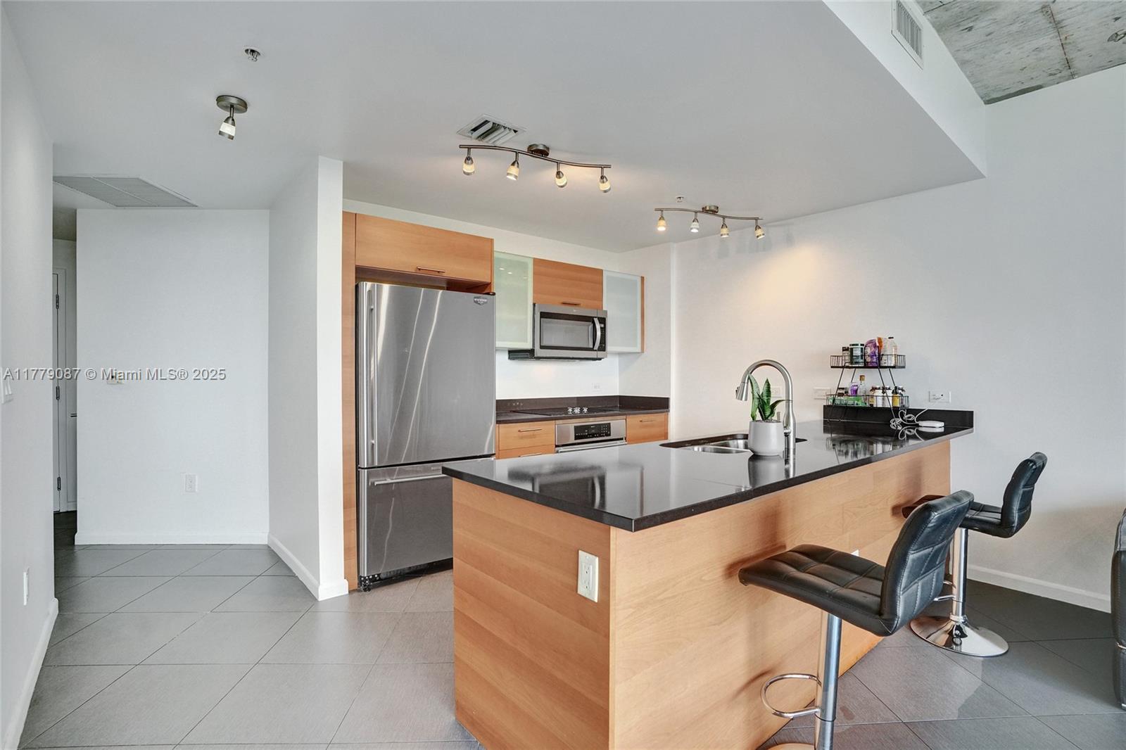 3301 NE 1st Ave M0405