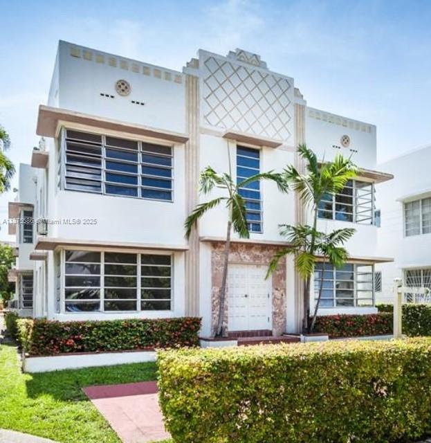 1br/1ba in amazing location in heart of Miami Beach - South Beach ! Updated/Upgraded remodeled unit in similarly improved Italian style building. Secured Building and entrance. Laundry on site. Easy to apply. Rapid approval by owner. Association makes final approval. Pets are allowed. One month Deposit and first month rent needed to move in. Special offer of $500 first month rent to move in if lease is signed before October 15th.