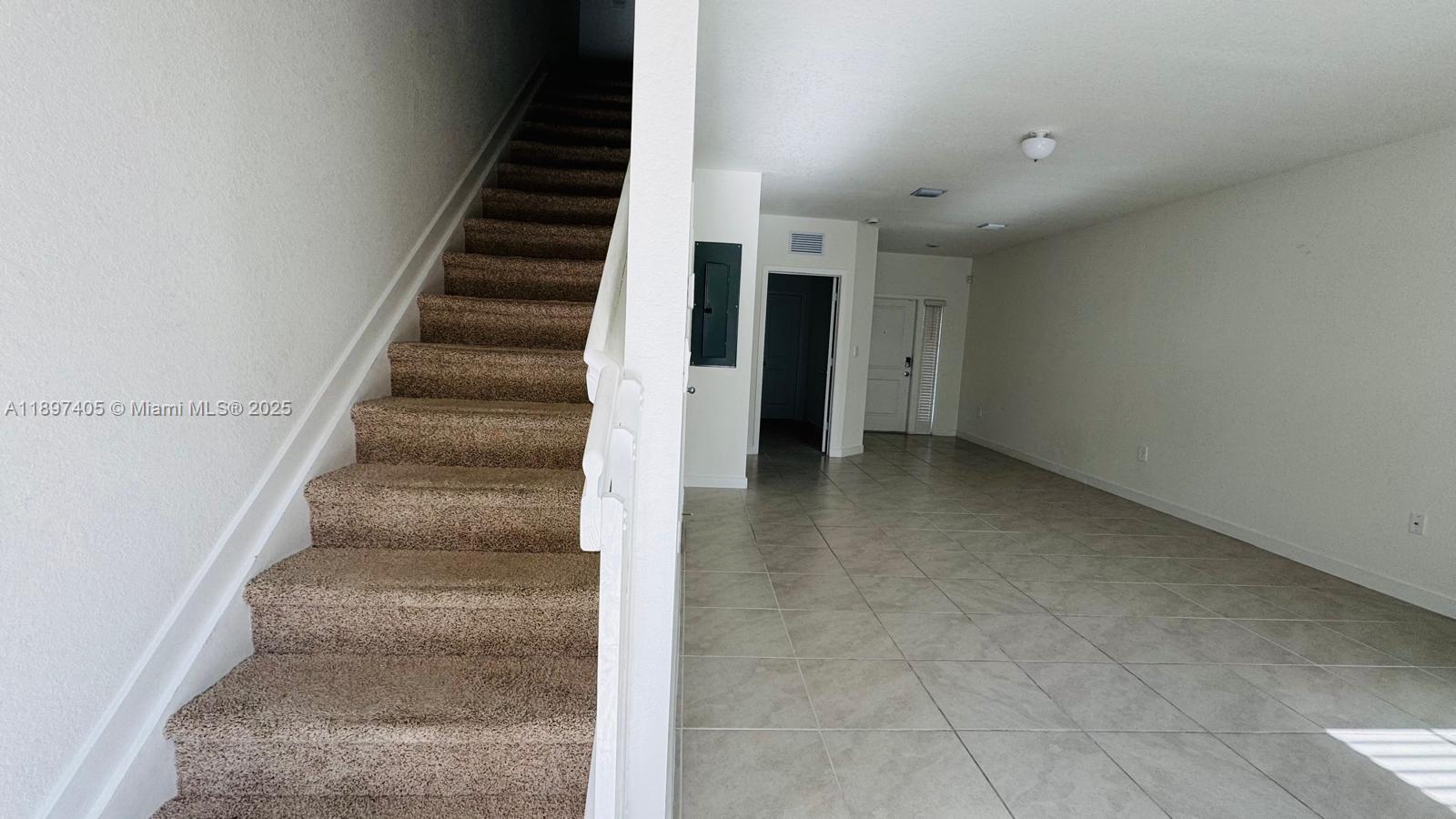 PALM CAY - Residential