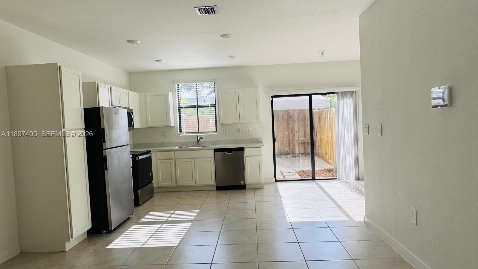 PALM CAY - Residential