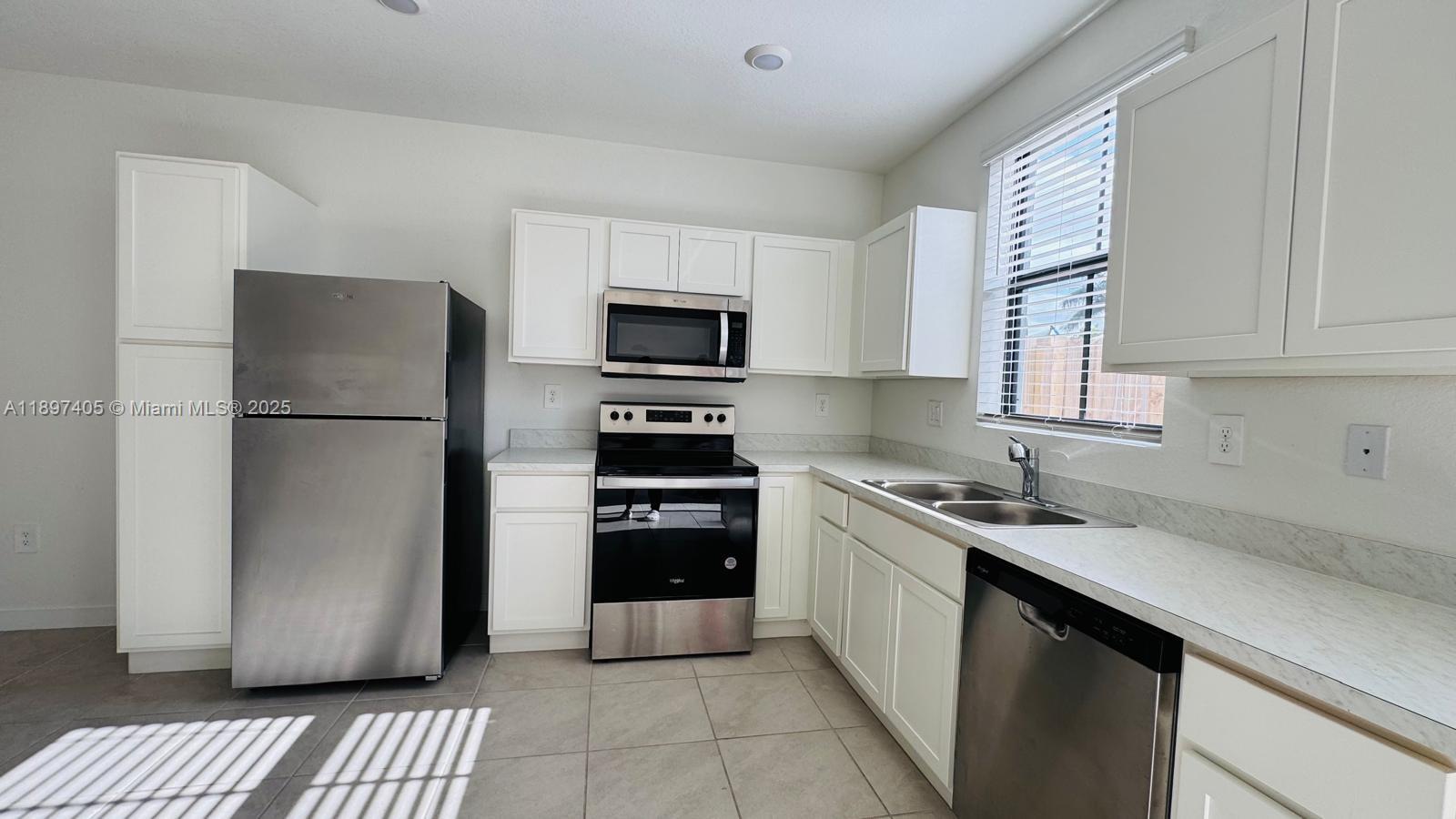 PALM CAY - Residential