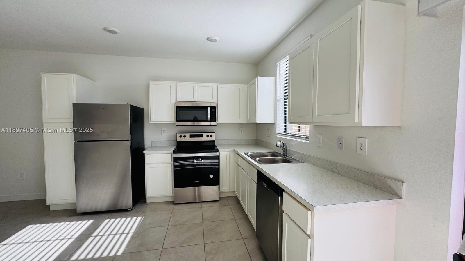 PALM CAY - Residential