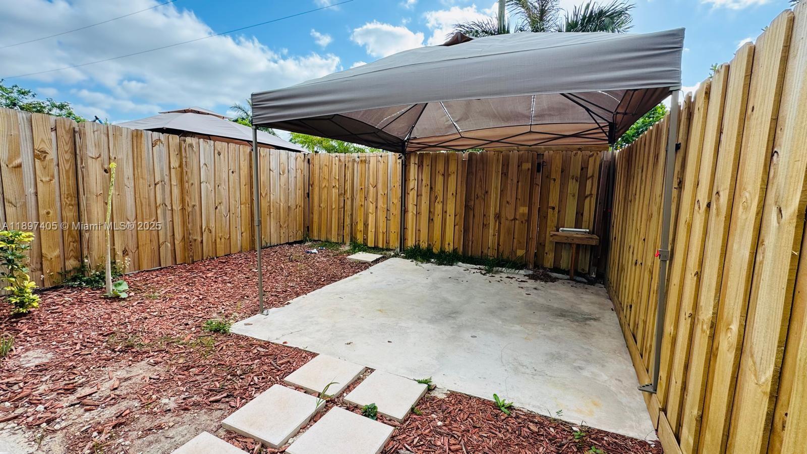 PALM CAY - Residential