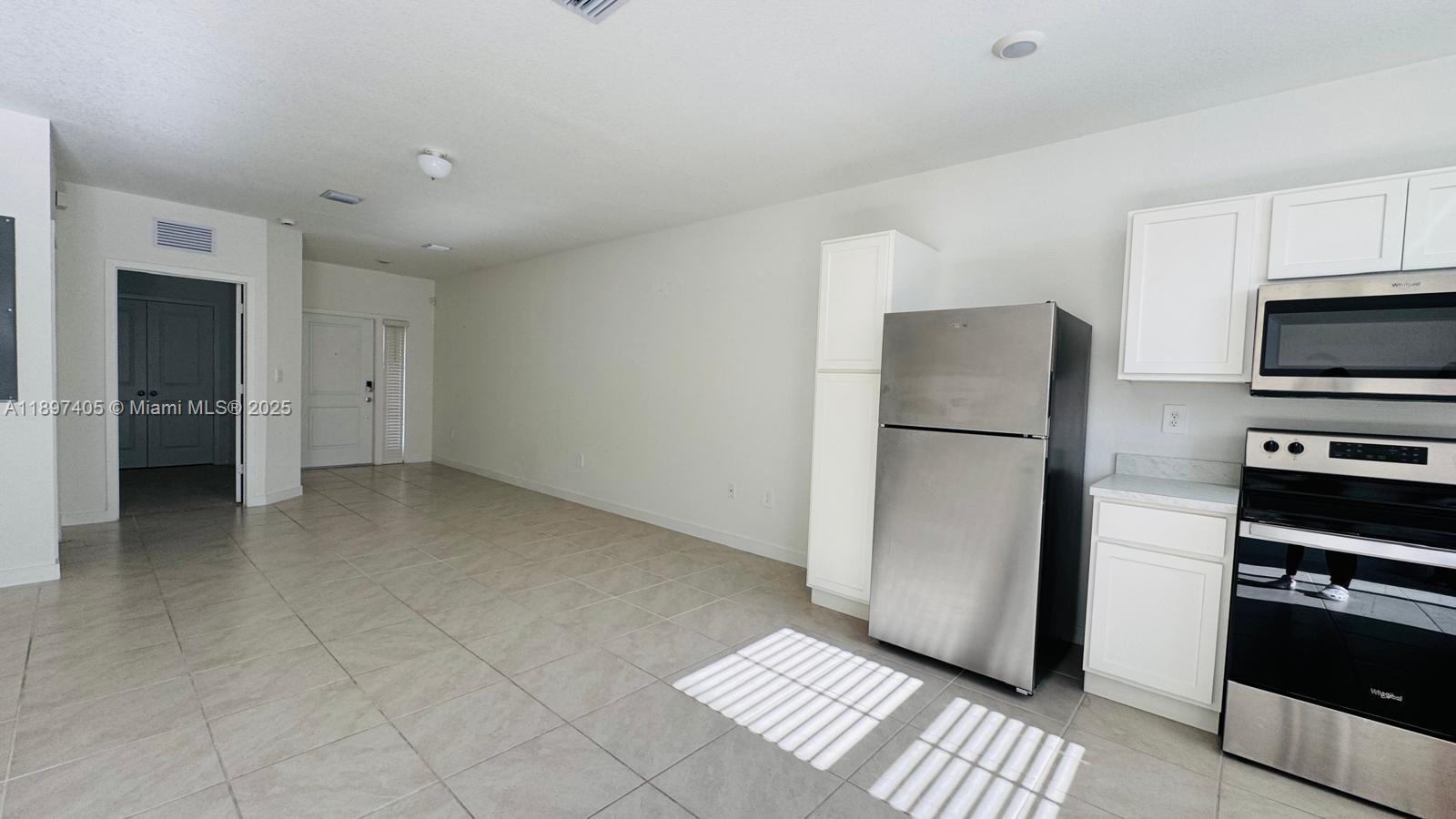 PALM CAY - Residential