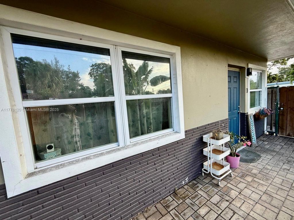 Photo of 1201 NE 5th Ave #1, Fort Lauderdale, FL 33304 (MLS # A11778120)