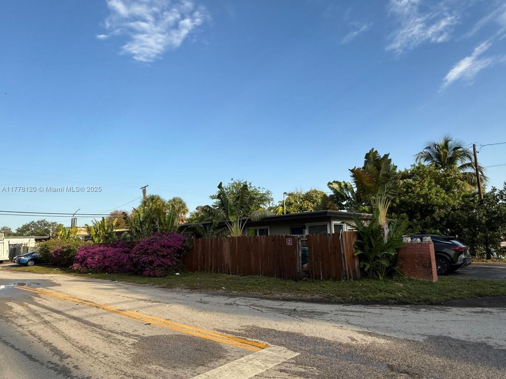 Photo of 1201 NE 5th Ave #1, Fort Lauderdale, FL 33304 (MLS # A11778120)