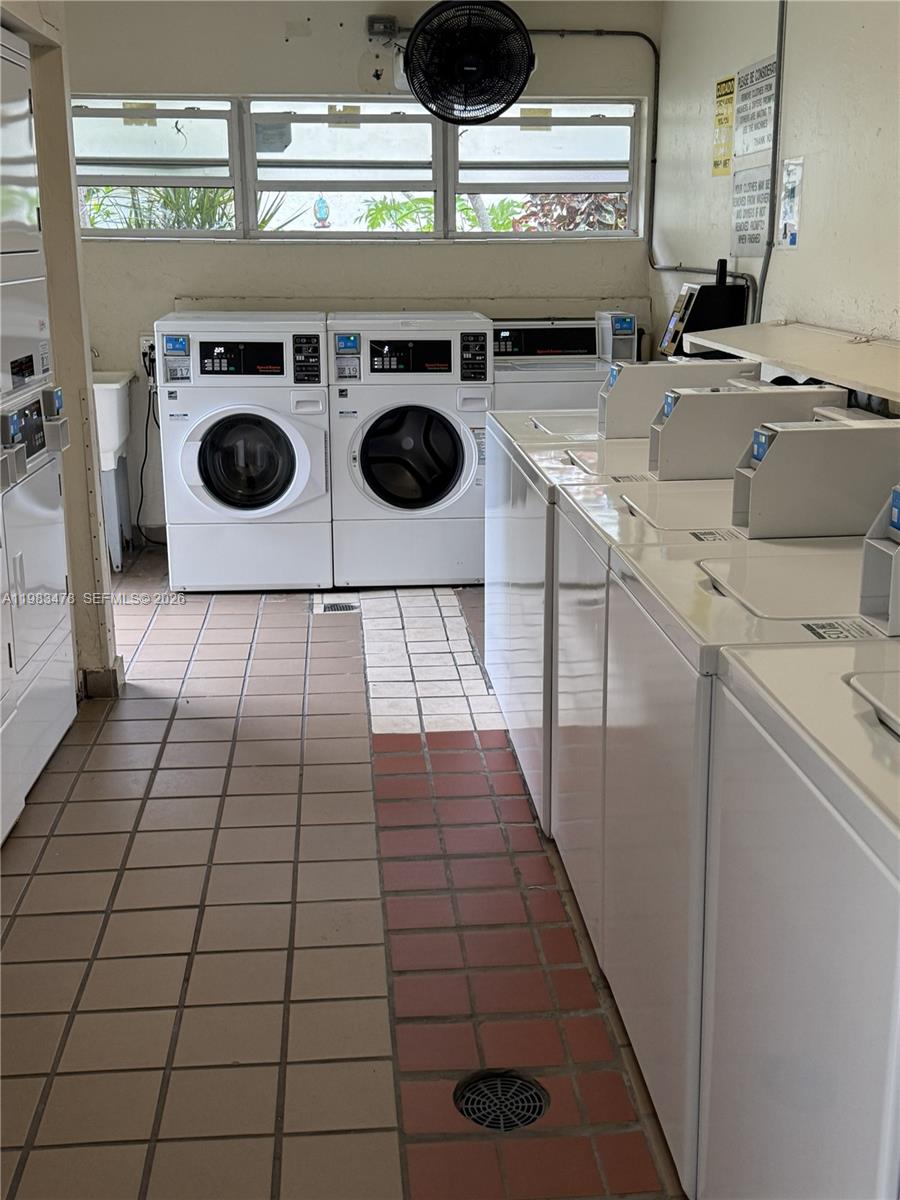 LAKEWOOD VILLAS CONDO - Residential