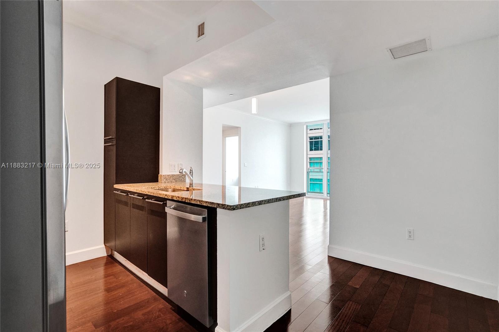 THE PLAZA 851 BRICKELL CO - Residential