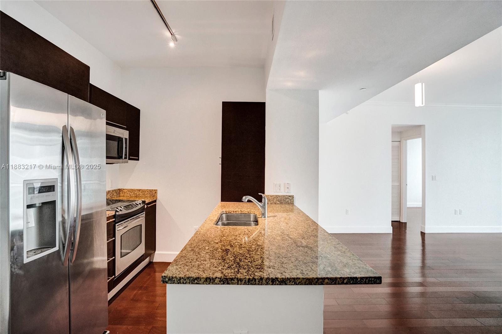 THE PLAZA 851 BRICKELL CO - Residential