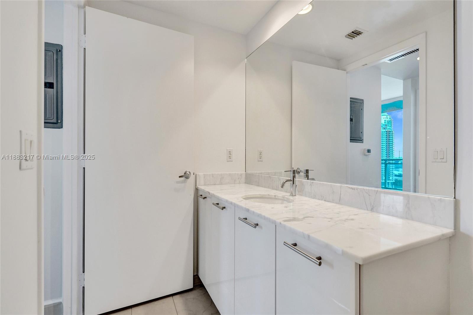 THE PLAZA 851 BRICKELL CO - Residential