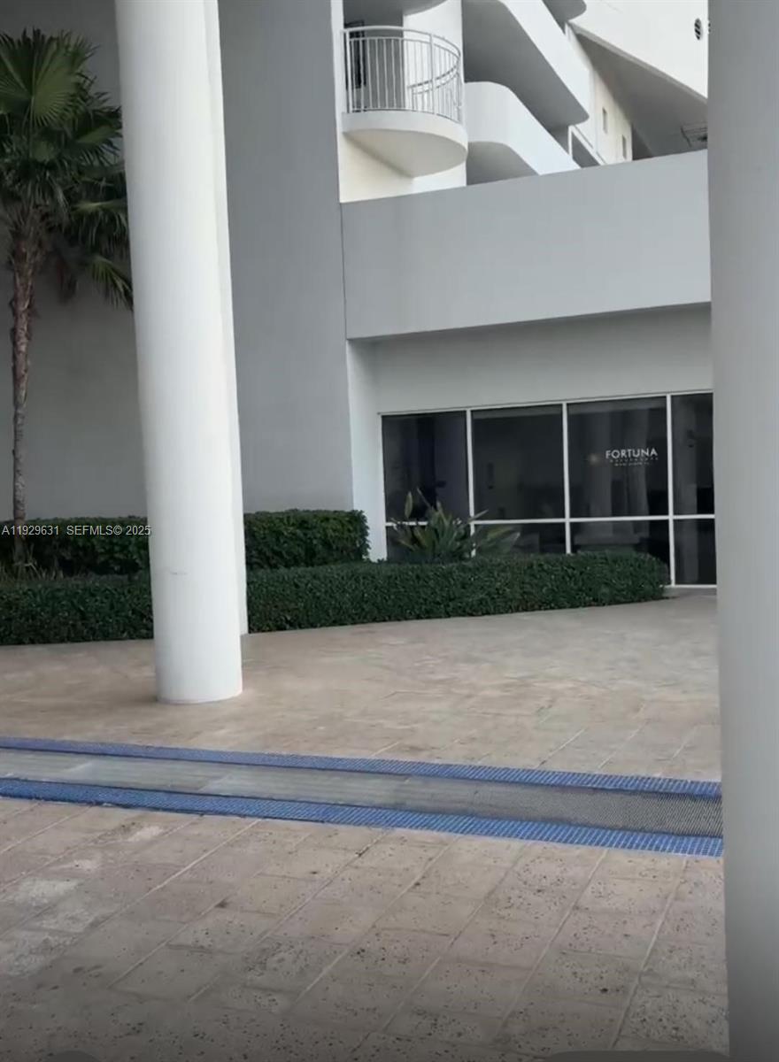 1800 Sunset Harbour Dr