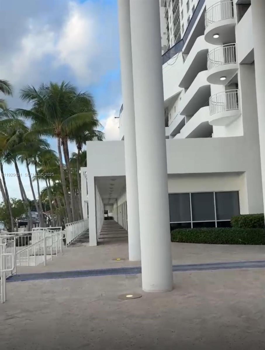 1800 Sunset Harbour Dr