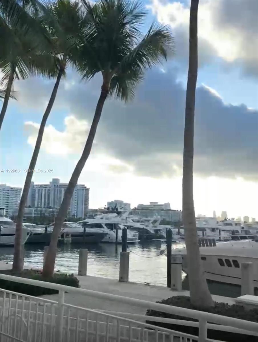 1800 Sunset Harbour Dr