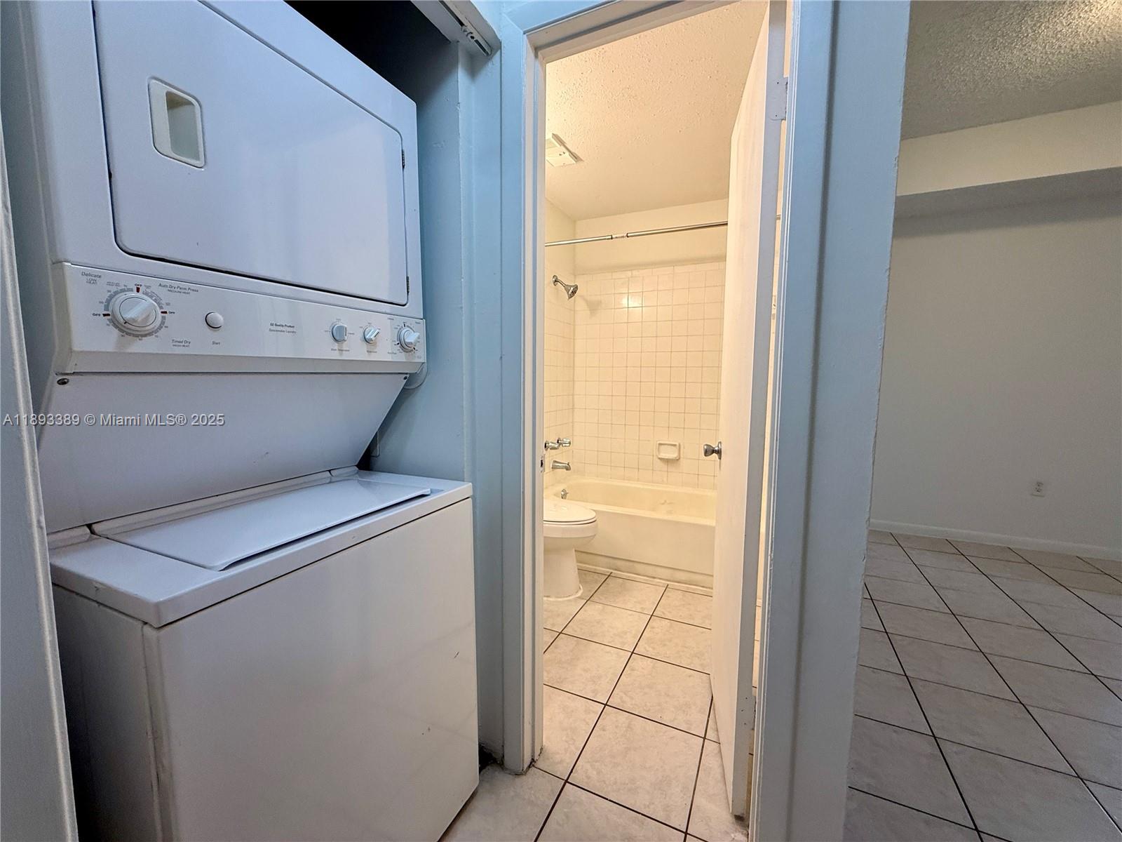 REFLECTIONS AT PEMBROKE - Residential Lease