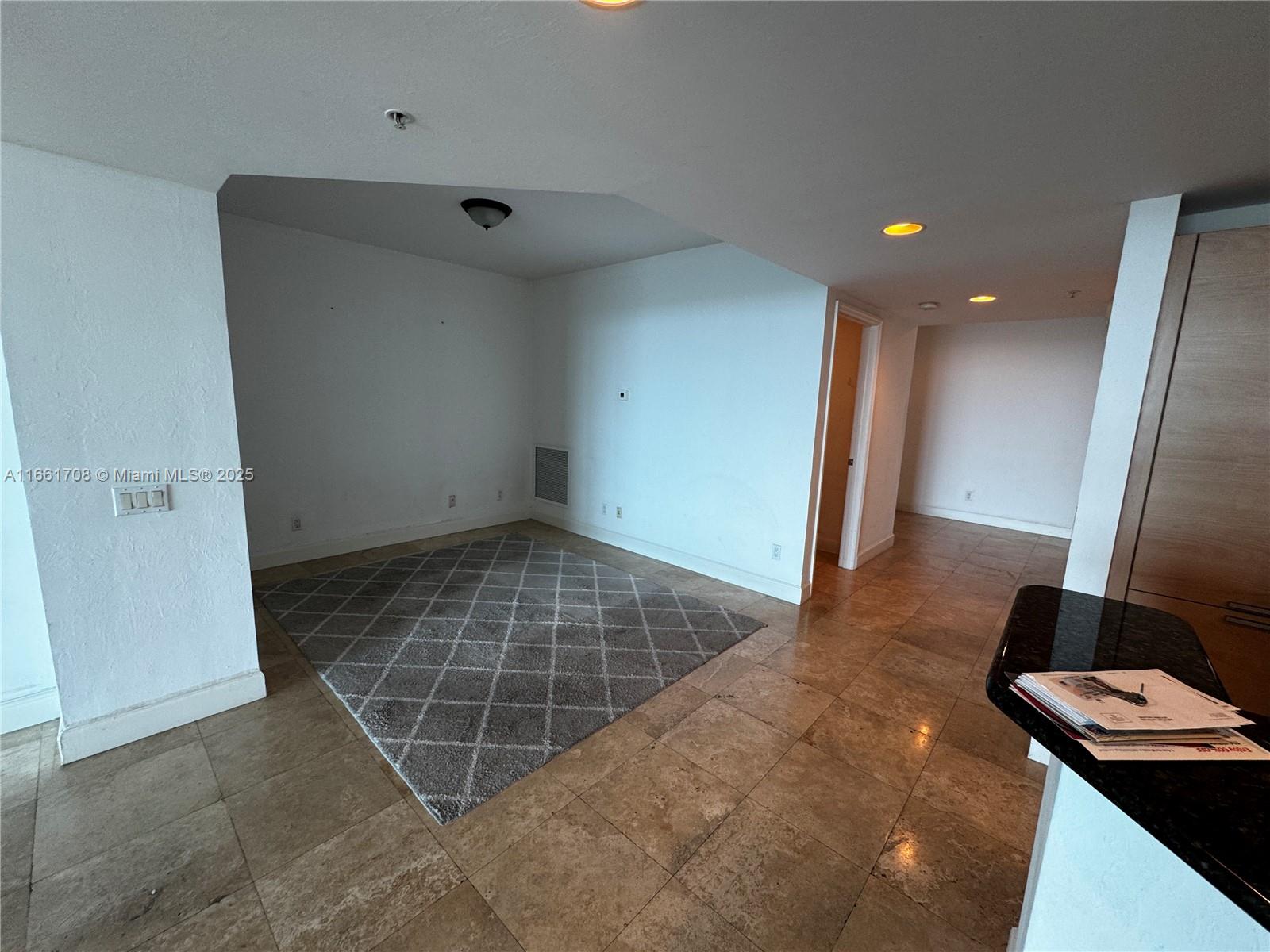 THE OAKS I CONDO - Residential