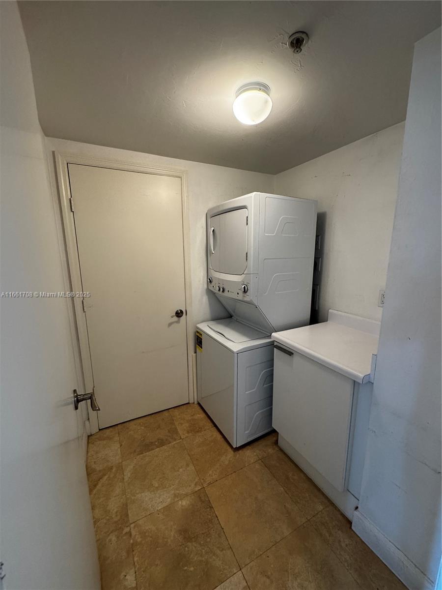 THE OAKS I CONDO - Residential