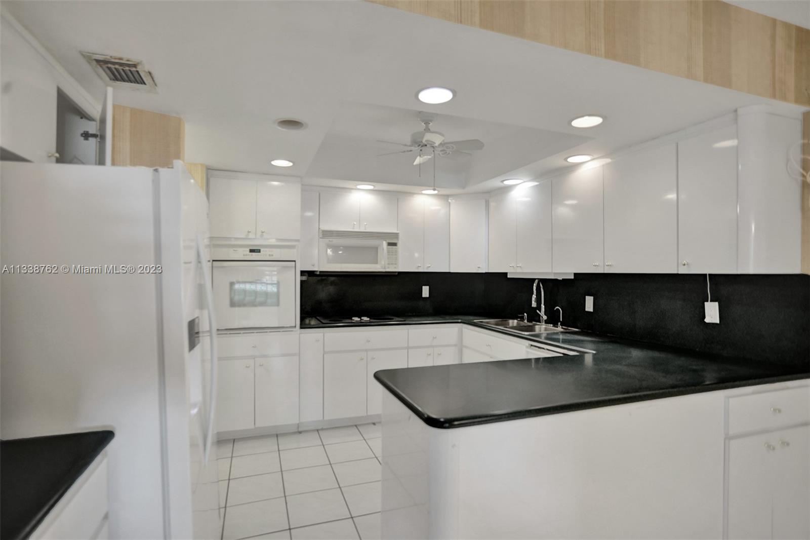 Photo 21 of 29 of 9801 Collins Ave 19D condo
