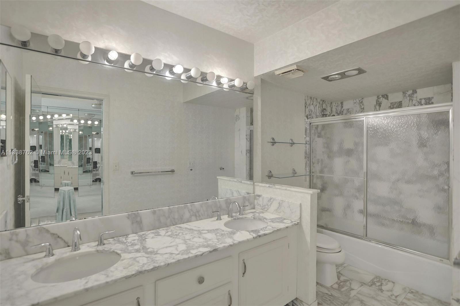 Photo 4 of 29 of 9801 Collins Ave 19D condo