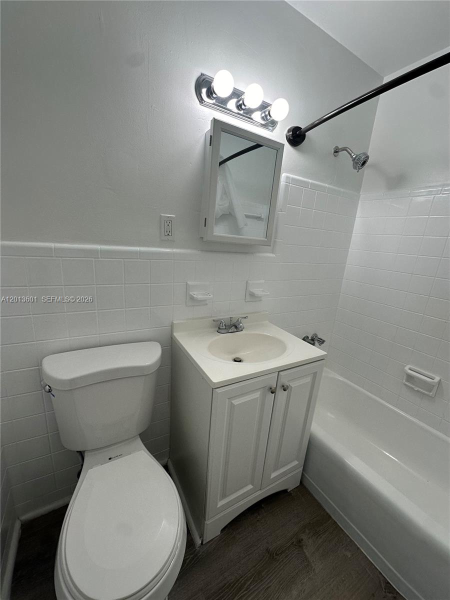 SILVER SHORES UNIT - Residential Lease