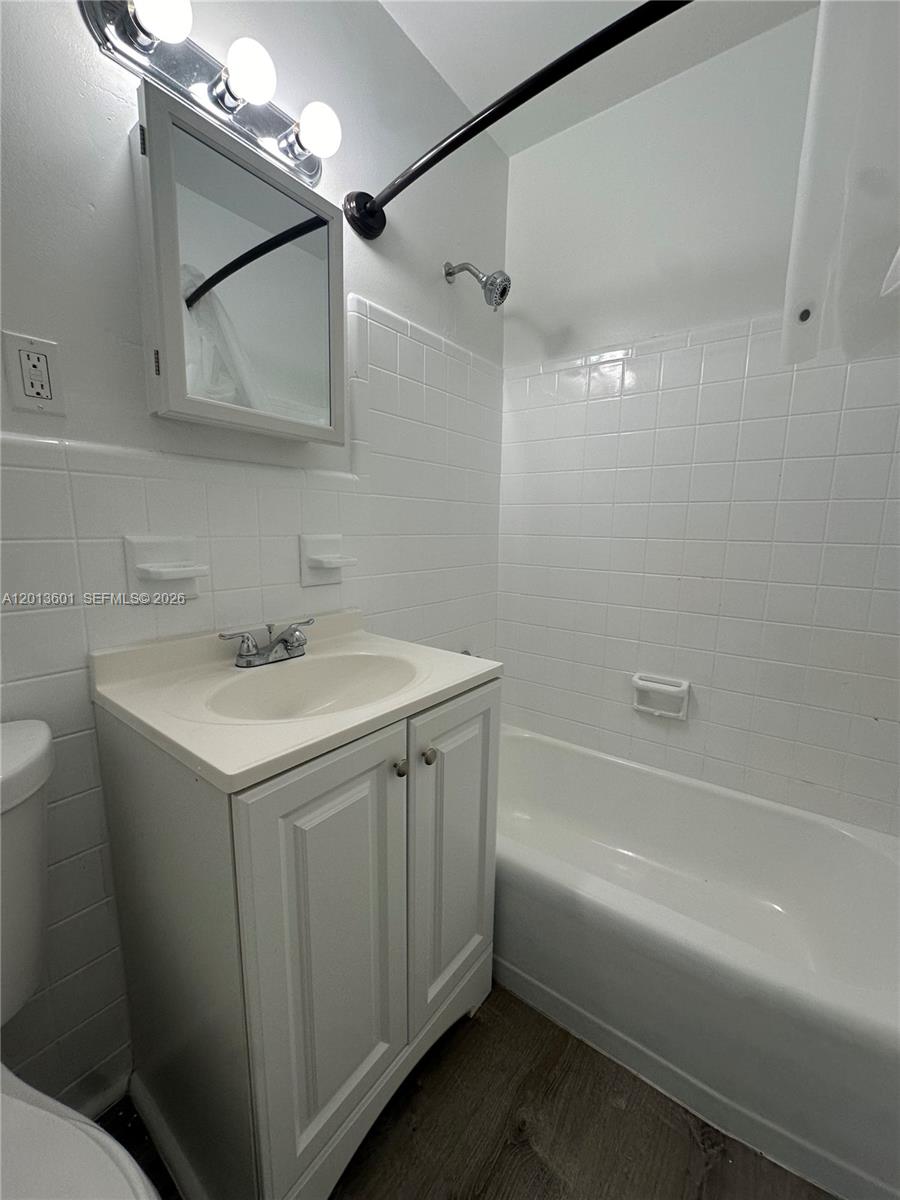 SILVER SHORES UNIT - Residential Lease