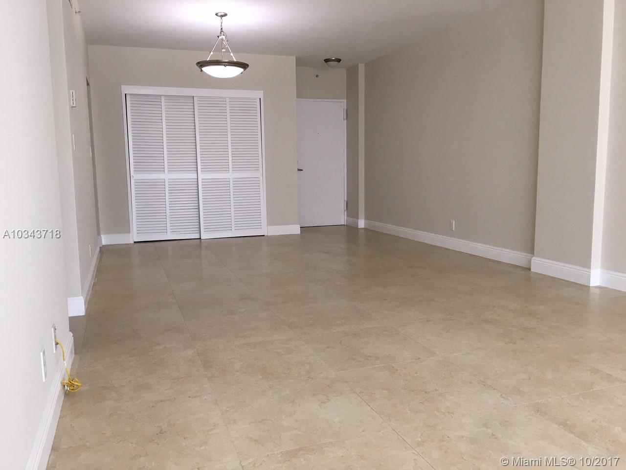 RESIDENCES ON HOLLYWOOD B - Residential Lease