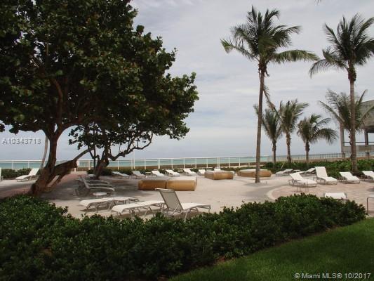 RESIDENCES ON HOLLYWOOD B - Residential Lease