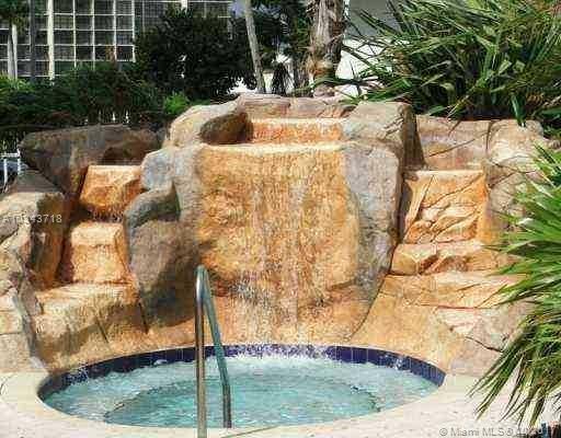 RESIDENCES ON HOLLYWOOD B - Residential Lease