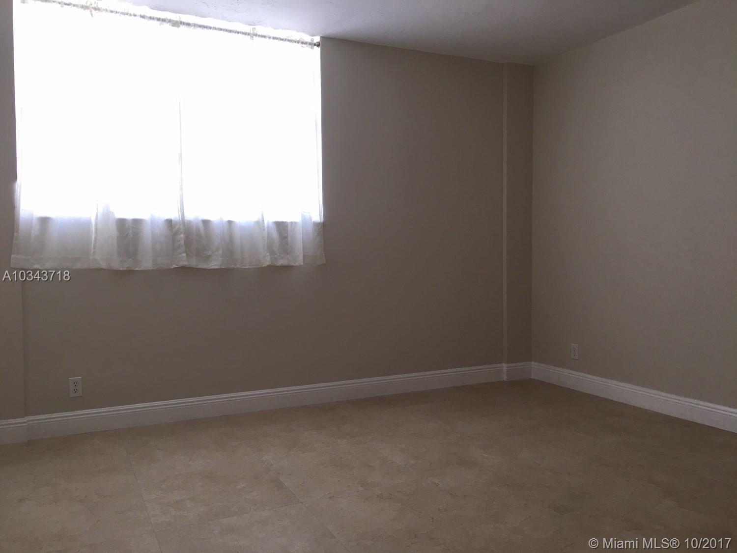 RESIDENCES ON HOLLYWOOD B - Residential Lease