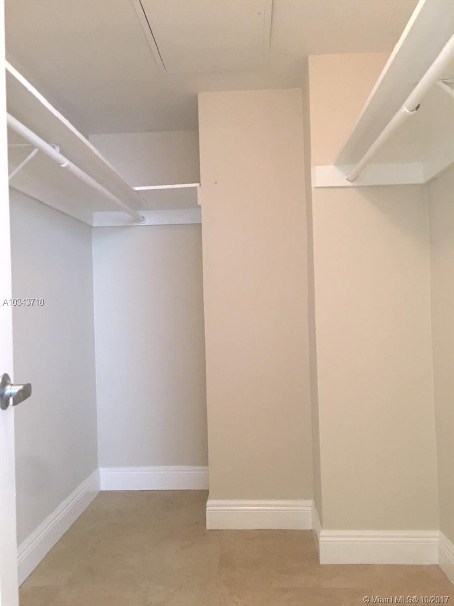 RESIDENCES ON HOLLYWOOD B - Residential Lease