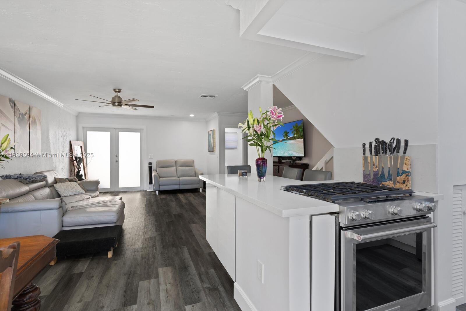 SUNSET PARK TOWN HOUSES - Residential