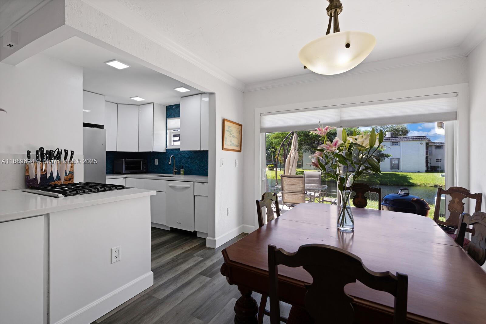 SUNSET PARK TOWN HOUSES - Residential